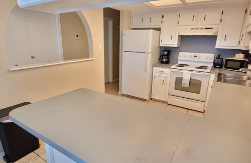 South Padre Island Condo | NEW! * Bay View Great Deck * Pool * 2 levels & 3 bedr