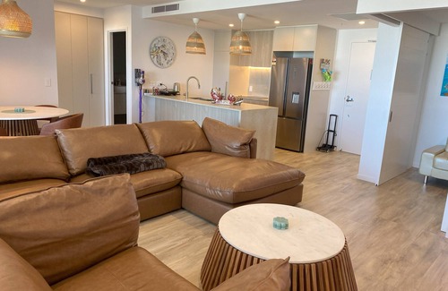 Sunshine Coast Apartment | NEW BEACH Luxury 3B 2B unit - Ocean Views! 250m to Buddina Beach!