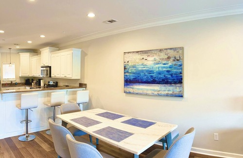 Lake Hamilton Condo | New Beautiful Lake Condo with 180°Lakefront View-Main Channel, Central Location!