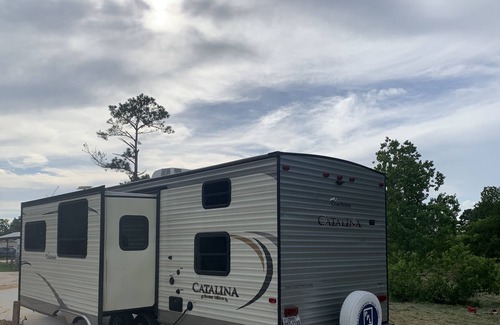 Crosby House | New Beautiful RV - Free Wi-Fi and Cable