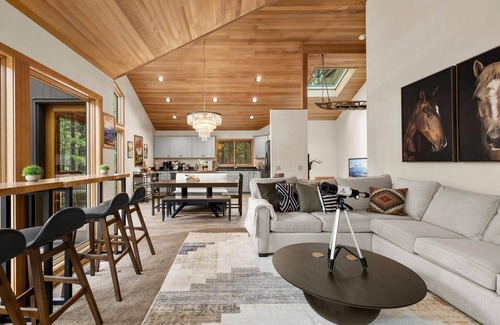 Black Butte Ranch Cabin | NEW! Black Butte Ranch 5 star Luxe!Arcade/Movie Room/Hot Tub/Sauna/2 Playrooms!