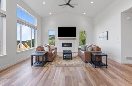 Anchorage House | *NEW* Canyon View Dream Retreat + Views +Anchorage