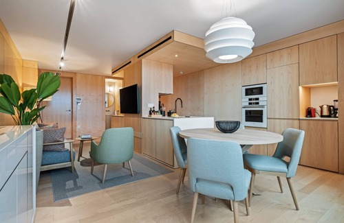 Se Apartment | New & Central with Terrace & Grill @ Savoy Insular