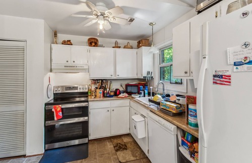 Locust Grove House | NEW! Charming Family Retreat with Scenic Views