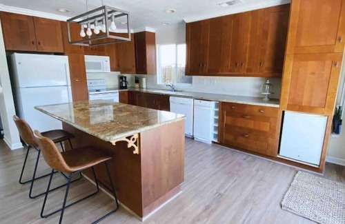 Citrus Heights House | NEW Clean and Cozy Home + Hot tub