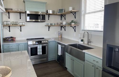 Hackberry House | New Construction Hackberry Getaway-4BR, Sleeps 9, On the Water