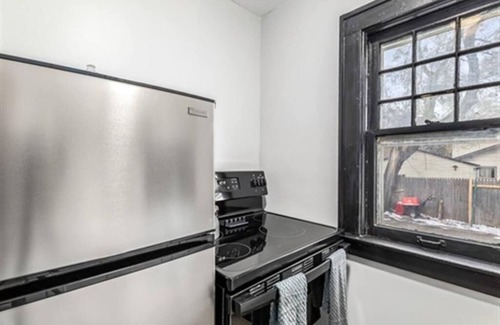 Hazel Park Apartment | New! Contemporary 1BR Haven, Private & Pristine