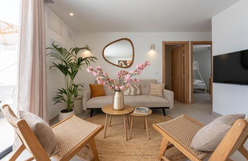 Palm-Mar Villa | NEW Designer Villa Heated Pool & Sunset Rooftop Airconditioning