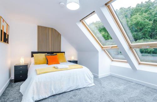 Rastrick House | NEW! Detached 4BR, Driveway Parking, Spacious House by Guardian Stays
