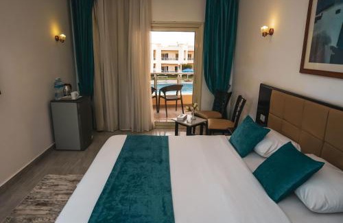Village Road Resort | New Eagles Aqua Park Resort