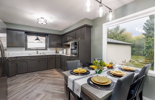 Great Falls House | NEW Family friendly Chic Home in Skyline Area