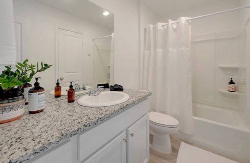 Southside House | New Family House- 5 min to Lackland AFB! Great for Kids