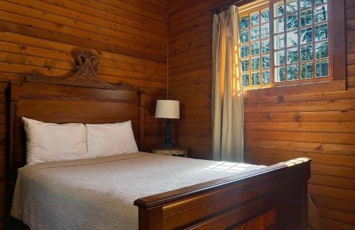 Traverse City House | NEW Forest Lodge Serenity on Long Lake - Dogs Welcome