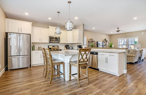 South Haven House | New Haven Cottage; open-concept main floor, close to beaches