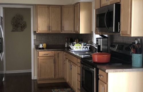 Hillsdale Cottage | NEW! Hillsdale Lakefront Cottage on Baw Beese Lake with fishing docks & sunroom!