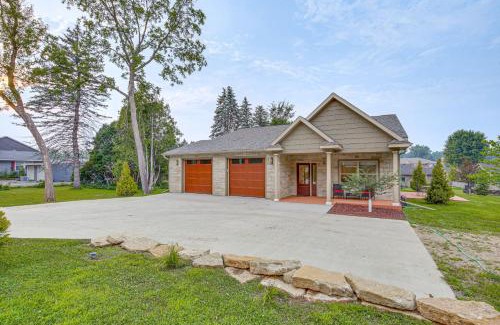 Pine Island House | New Home in Pine Island with Yard!