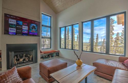 Quandary Village House | NEW Hot Tub Haven with Panoramic View - Blue River