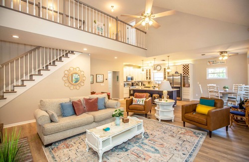 Bradenton House | NEW! Htd Pool, Spa, Firepit 3 Kings Chef Kitchen