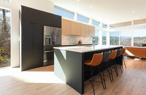 Hood River House | NEW LISTING, 4 bed, 3.5 bath, amazing view w/an elevator