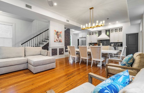 Historic Seaport House | NEW LISTING 4 ENSUITE BEDROOMS , OLD TOWN, PARKING, AC, POOL, BLOCK FROM DUVAL