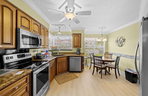 Isla del Sol Condo | New Listing! Ground Floor Vista Verde East Pond