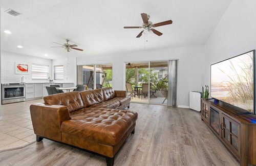 Buena Ventura Lakes House | NEW LISTING! Modern Villa with saltwater pool and themed bedrooms