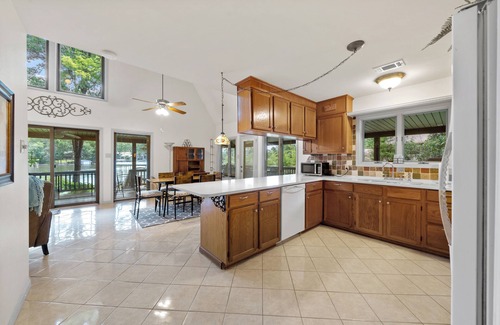 Piney House | New Listing! Peaceful lake home on beautiful Lake Hamilton w/dock access!