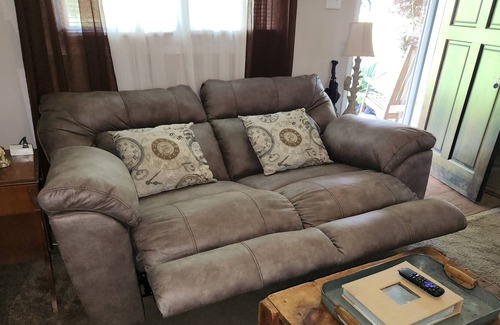 Lenoir Cottage | NEW LISTING ♥ Quiet Cottage Nestled in the Foothills - Pet Friendly! ♥