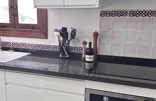 Iznajar House | New listing! Spacious 5-bedroom home in Iznájar with spectacular views