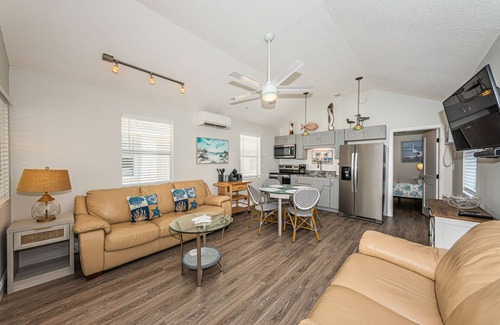 Sunset Beach Cottage | New Listing Tropical Sunset beach Cottage