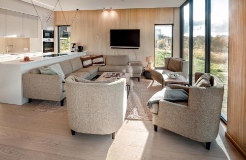 Vagan House | New lodge at seaside, near Henningsvær Lofoten