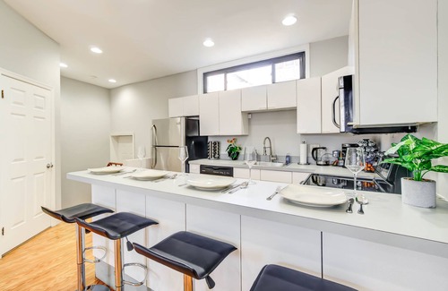 Cardozo Apartment | NEW! Logan Mansion Suite 4