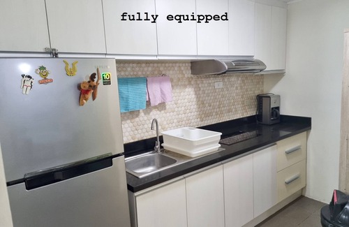 Cebu Condo | New Lux. 2 BR-condo near SM Seaside Mall - Huge Pools, Gym, Tours, Netflix