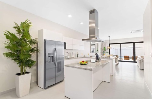 Malmok Villa | NEW Lux 4BR Villa w/Private Pool & Walk to Beach