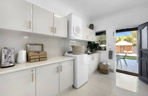 Golden Beach House | NEW Luxurious 4 Bed Mediterranean Oasis with Pool