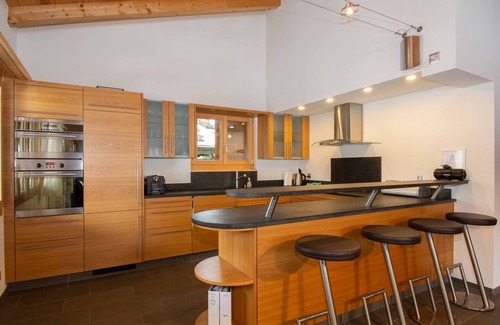 Adelboden Apartment | New, luxurious, 5-star attic apartment with gallery for 8 persons.