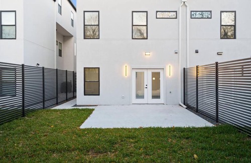 West Dallas Villa | New Luxury 3 story Townhome in Trinity Groves