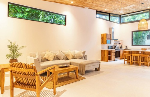 Nosara Villa | New Luxury Villa in central Guiones - walk to the beach, large pool & parking