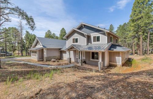 Flagstaff House | NEW Mini Mansion Paradise Hot Tub Pool table 2 acres AC