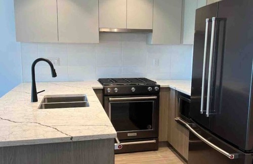 Hastings Condo | 📍 NEW Modern 1B|Comfort+Style| Centrally Located📍