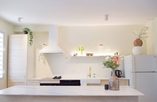 Little Bay Apartment | New Modern 3-bedroom apartment in Sint Maarten