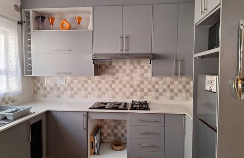 Harare House | New, modern, airy 3 bed Home,Monavale Strathaven