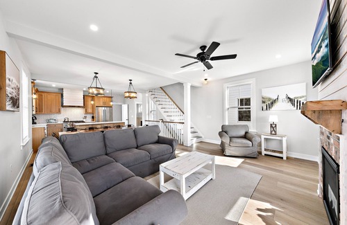 North Beach Haven House | New Oceanside 6 Bedroom Home with a Pool!