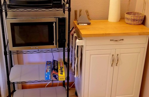 Ladera Apartment | New! Quiet Studio. Private Entrance. Parking. WiFi. Laundry. Near Stanford.