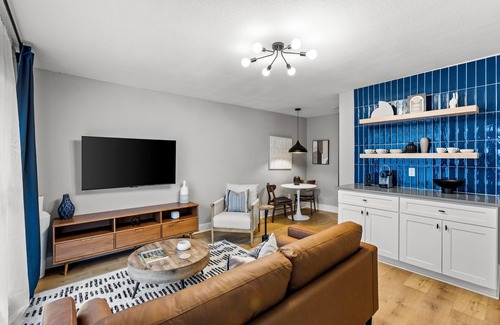 Houston Heights House | NEW Remodeled Heights Luxury/High End/King Bed/Walk to Trail/Nespresso