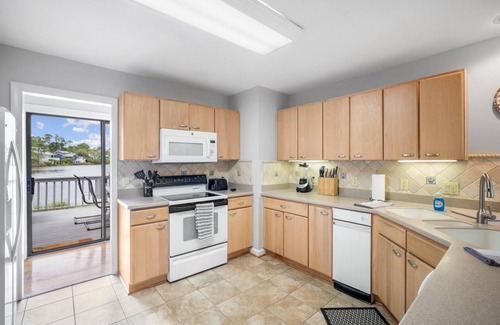 Blue Heron Lake House | New Rental, Lake Home, Newly Renovated, Golf Cart Included , two king master suites
