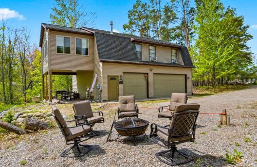 Bellaire House | New Riverfront BYO Boat Game Room