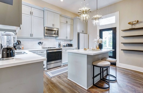 San Jacinto House | New Sandpiper House & Wedding Boutique Venue Heated Pool Spa
