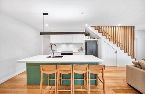 Torquay House | New! Seafoam Getaway
