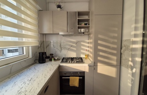 Sector 5 Apartment | New! Skyline Bucharest Central Cold A/C Snacks Ideal for Longer Stays